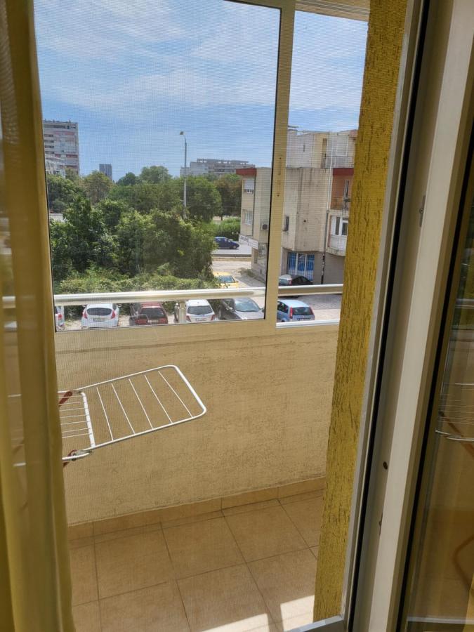 Appartement Apartamenti Ivaia à Varna Extérieur photo